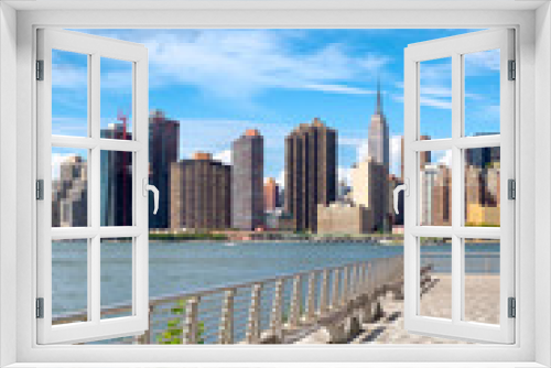 Fototapeta Naklejka Na Ścianę Okno 3D - The midtown Manhattan skyline on a beautiful summer day in New York City
