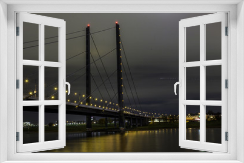 Fototapeta Naklejka Na Ścianę Okno 3D - Rheinkniebrücke über den Rhein bei Düsseldorf in der Nacht