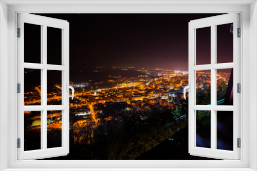 Fototapeta Naklejka Na Ścianę Okno 3D - Deva city by night