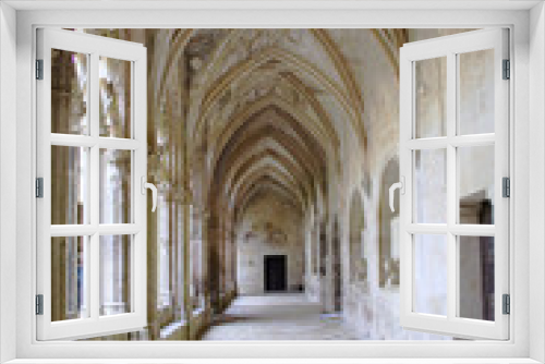 Allée du cloître du Monastère royal de Santes Creus, Catalogne, Espagne