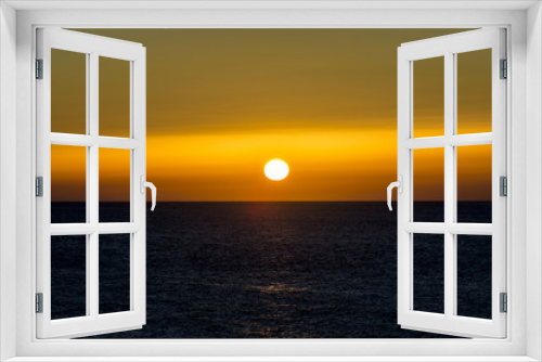 Fototapeta Naklejka Na Ścianę Okno 3D - Beautiful sunset over the ocean. Sunrise in the sea