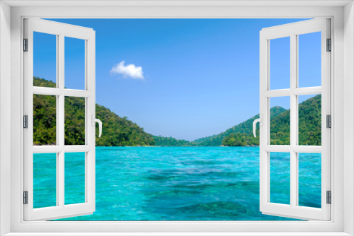 Fototapeta Naklejka Na Ścianę Okno 3D - Breathtaking blue sea at Surin Island , Thailand