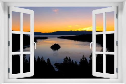 Fototapeta Naklejka Na Ścianę Okno 3D - Sunrise over Emerald Bay at Lake Tahoe, California, USA.