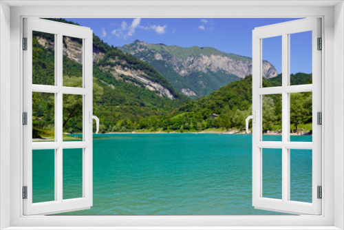 Fototapeta Naklejka Na Ścianę Okno 3D - Crystal clear alpine lake in Italy .
