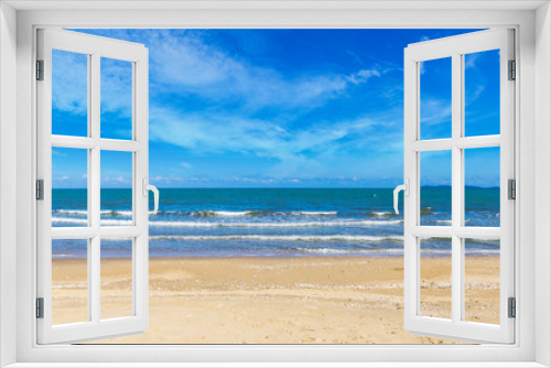 Fototapeta Naklejka Na Ścianę Okno 3D - Beach and blue sky on daylight