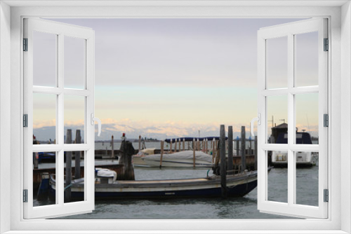 Fototapeta Naklejka Na Ścianę Okno 3D - Moored gondolas and boats to the pier in Venice