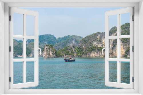 Fototapeta Naklejka Na Ścianę Okno 3D - Fishing boat on Halong bay, Vietnam