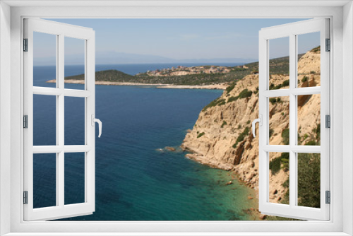 Fototapeta Naklejka Na Ścianę Okno 3D - rugged coastline on the small island of thassos, greece