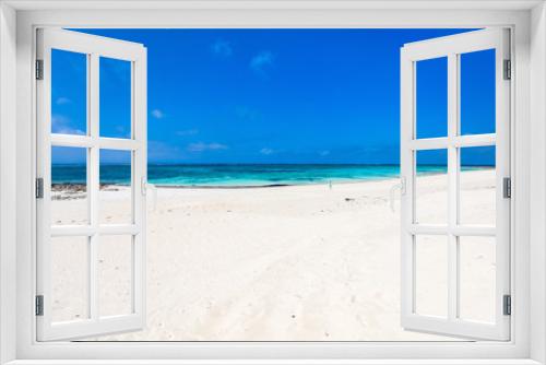 Fototapeta Naklejka Na Ścianę Okno 3D - Idyllic beach at Caribbean