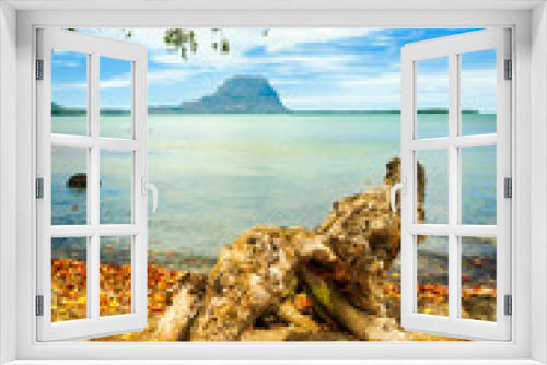 Fototapeta Naklejka Na Ścianę Okno 3D - Seascape. Le Morne on a background