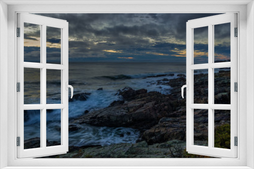 Fototapeta Naklejka Na Ścianę Okno 3D - Stormy sunrise on the Maine coast