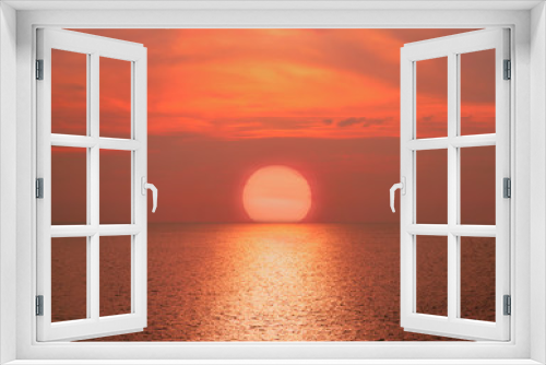 Fototapeta Naklejka Na Ścianę Okno 3D - Beautiful big sunrise or sunset over the sea.