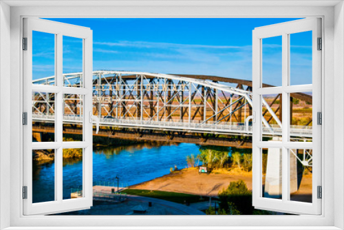 Fototapeta Naklejka Na Ścianę Okno 3D - Colorado River Bridge Going from Arizona to California