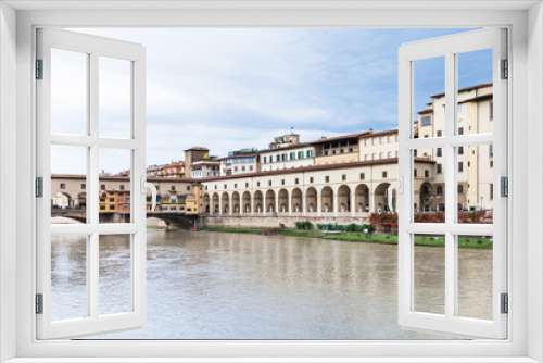 vasari corridor and ponte vecchio over Arno