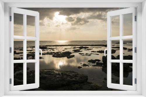 Fototapeta Naklejka Na Ścianę Okno 3D - 沖縄・瀬長島の海岸の夕景