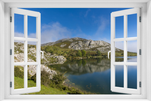 Fototapeta Naklejka Na Ścianę Okno 3D - Enol lake (Lakes of Covadonga, Asturias - Spain).