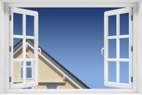 Fototapeta Naklejka Na Ścianę Okno 3D - Haus und blauer Himmel