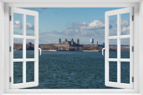 Fototapeta Naklejka Na Ścianę Okno 3D - 
View of the Ellis Island from the ferry to State Island