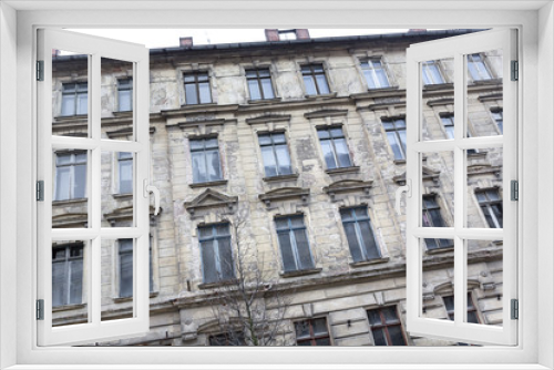 Fototapeta Naklejka Na Ścianę Okno 3D - Unrenovierte historische Häuserfassade in Görlitz, Deutschland