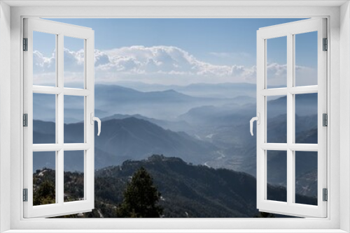 Fototapeta Naklejka Na Ścianę Okno 3D - Hills Shrowded in Mist