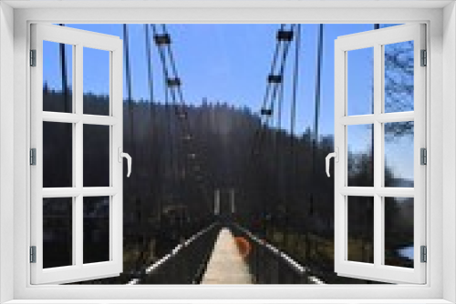 Fototapeta Naklejka Na Ścianę Okno 3D - Most wiszący na tle słonecznego nieba