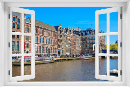 Fototapeta Naklejka Na Ścianę Okno 3D - Traditional old buildings and and boats in Amsterdam, Netherlands