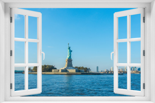 Fototapeta Naklejka Na Ścianę Okno 3D - Statue of Liberty, New York City , USA .