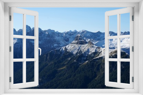 Aussicht vom Col Rodella auf Alpine Berglandschaft