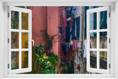 Fototapeta Naklejka Na Ścianę Okno 3D - picturesque alley in Vernazza, Italy