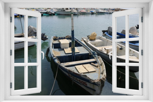 Fototapeta Naklejka Na Ścianę Okno 3D - Sinking Boat