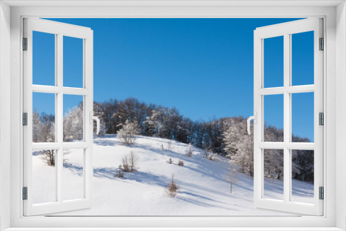 Fototapeta Naklejka Na Ścianę Okno 3D - Winter landscape with snow. Campo Felice, Italy