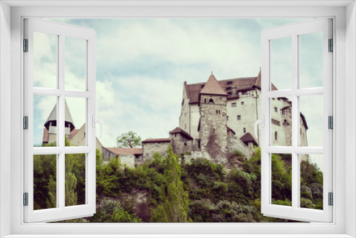 Fototapeta Naklejka Na Ścianę Okno 3D - Switzerland castle