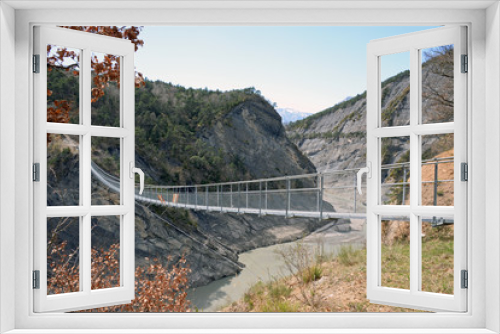 Fototapeta Naklejka Na Ścianę Okno 3D - Hängebrücke über den Ebron im Monteynard