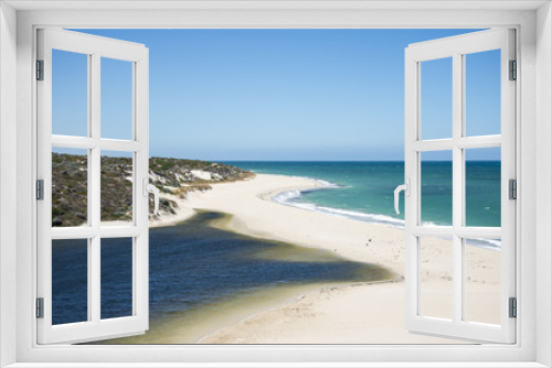Fototapeta Naklejka Na Ścianę Okno 3D - A close view of Moore river ocean beach