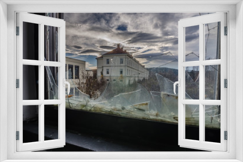 Fototapeta Naklejka Na Ścianę Okno 3D - blick fensterscheibe kaserne