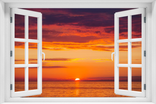 Fototapeta Naklejka Na Ścianę Okno 3D - Amazing gold orange sky and water of Baltic sea at sunset