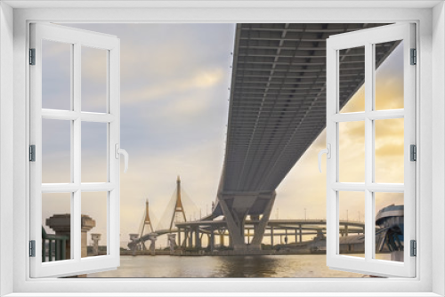 Fototapeta Naklejka Na Ścianę Okno 3D - Elevated expressway / View of elevated expressway cross the river at twilight.