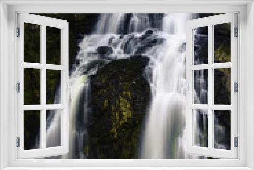 Fototapeta Naklejka Na Ścianę Okno 3D - Waterfall in rain forest British Columbia Canada