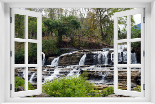 Fototapeta Naklejka Na Ścianę Okno 3D - Tad Lo waterfall