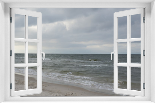 Fototapeta Naklejka Na Ścianę Okno 3D - beach by the sea on a cloudy day