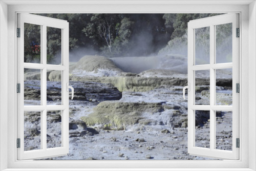 Fototapeta Naklejka Na Ścianę Okno 3D - Calcaire et de soufre / Geyser Pohutu
