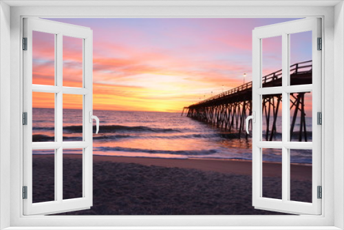 Fototapeta Naklejka Na Ścianę Okno 3D - Sunrise over the pier in Kure Beach North Carolina