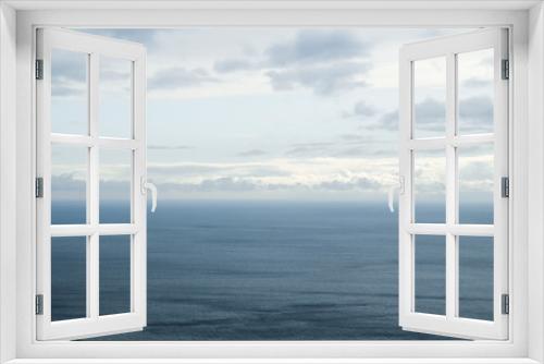 Fototapeta Naklejka Na Ścianę Okno 3D - An endless horizon of the sea with clouds