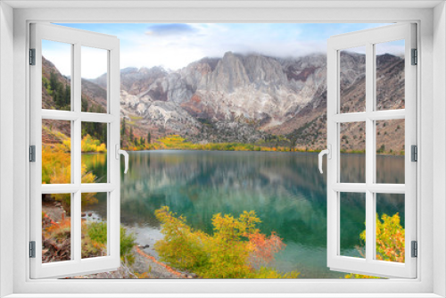 Fototapeta Naklejka Na Ścianę Okno 3D - Convict lake in Sierra Nevada mountains.