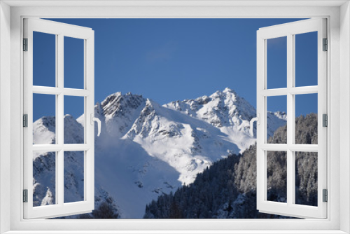 Fototapeta Naklejka Na Ścianę Okno 3D - paesaggio invernale montagne neve nevicata sole alberi con neve neve fresca 