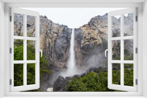 Fototapeta Naklejka Na Ścianę Okno 3D - Bridalveil Fall in Yosemite National Park