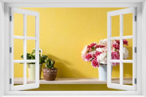 Fototapeta Naklejka Na Ścianę Okno 3D - 黄色い壁と棚のある部屋
