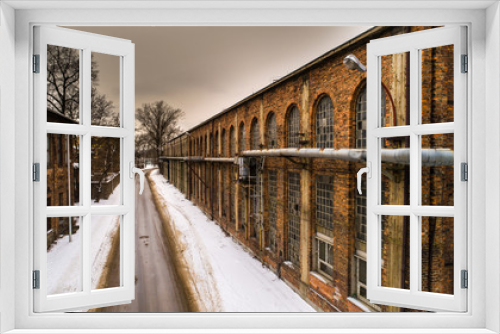 Fototapeta Naklejka Na Ścianę Okno 3D - Droga między starymi budynkami