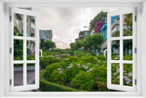 Fototapeta Naklejka Na Ścianę Okno 3D - Lombard Street in San Francisco, California
