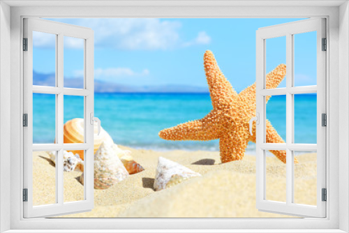 Fototapeta Naklejka Na Ścianę Okno 3D - Summer beach with starfish and shells